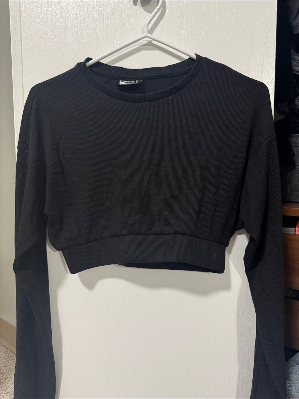 Black Cropped Long-Sleeve Top - Women's Fashion